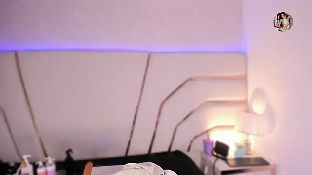 bela palmer online show from April 2026 04:20:02 AM