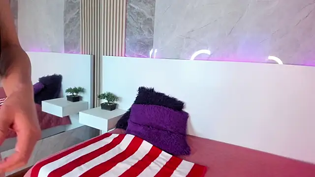 HannaWen  online show from March 2026 12:43:01 PM