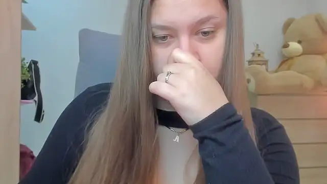 Snapshot of Maddinia chatting on February 2026 08:25:02 AM Maddinia online show from February 2026 08:25:02 AM