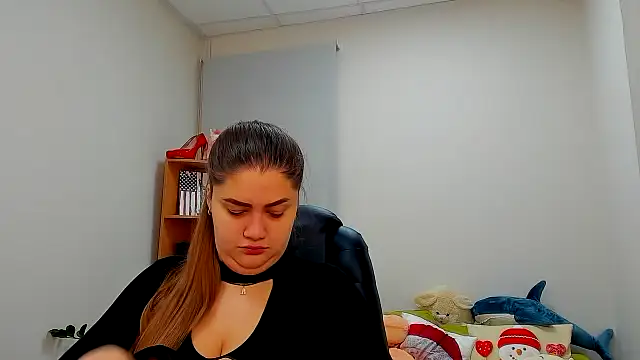 Snapshot of Maddinia chatting on February 2026 07:48:02 AM Maddinia online show from February 2026 07:48:02 AM