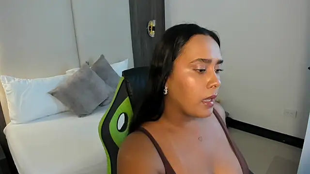 sophia solerr online show from April 2026 02:16:01 AM