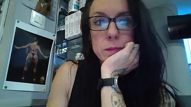 Snapshot of FITGIRL-MAEVA chatting on February 2026 05:02:01 PM FITGIRL-MAEVA online show from February 2026 05:02:01 PM