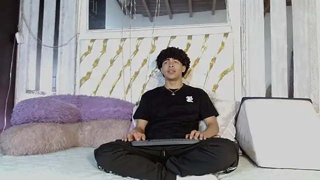 ian smith  online show from April 2026 12:01:02 PM