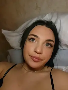 Snapshot of HotDevilGirl_ chatting on February 2026 05:11:01 PM HotDevilGirl online show from February 2026 05:11:01 PM