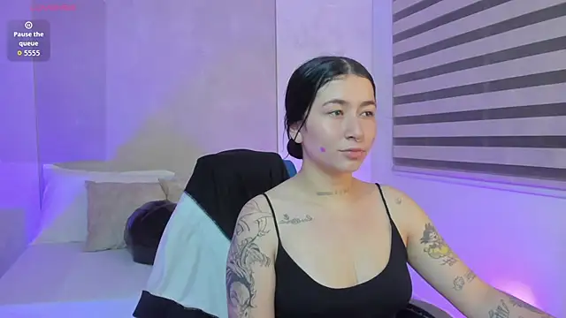 charlottee27  online show from May 2026 02:09:01 AM