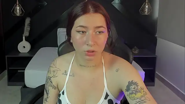 Snapshot of charlottee27_ chatting on February 2026 07:46:02 PM charlottee27 online show from February 2026 07:46:02 PM