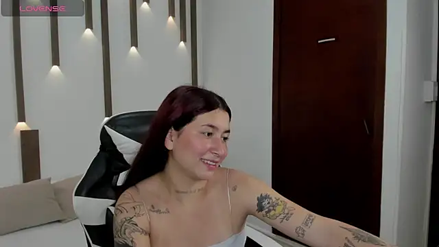 charlottee27  online show from April 2026 02:13:02 AM