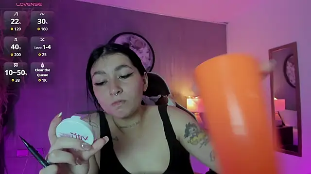 charlottee27  online show from May 2026 02:08:02 AM