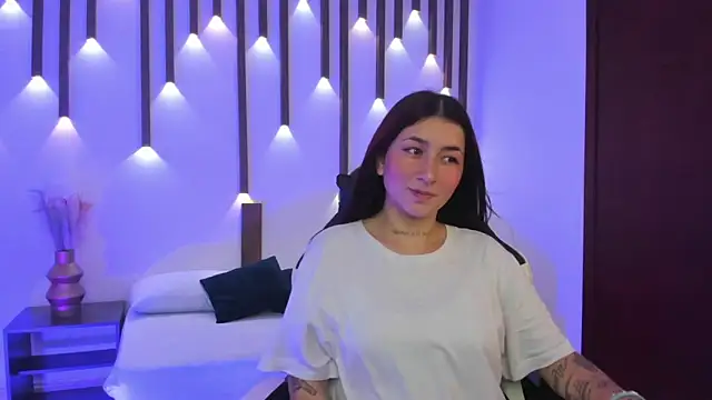 charlottee27  online show from April 2026 02:28:01 AM