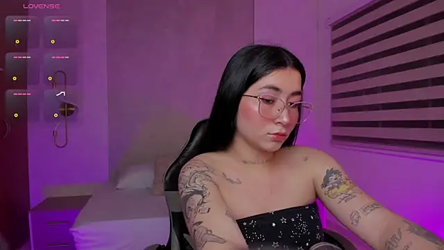 charlottee27  online show from May 2026 02:08:01 AM