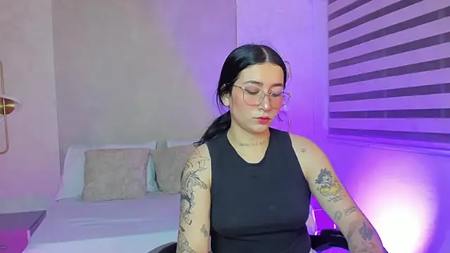 charlottee27  online show from May 2026 02:08:01 AM