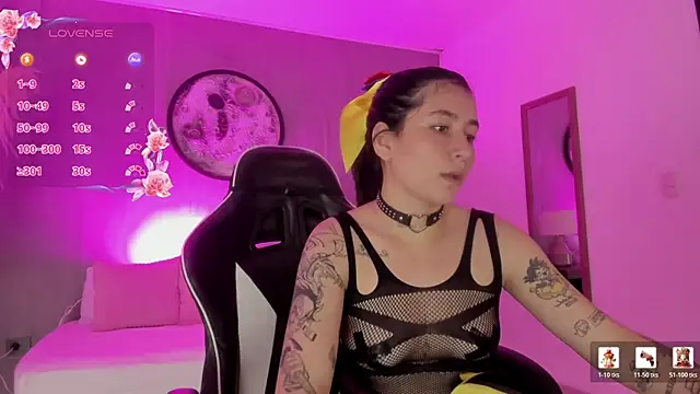 Snapshot of charlottee27_ chatting on June 2026 01:55:01 AM charlottee27 online show from June 2026 01:55:01 AM