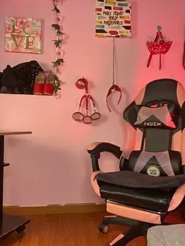 kenia thompsom01 online show from March 2026 11:05:01 PM