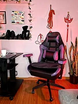 kenia thompsom01 online show from April 2026 09:27:01 AM