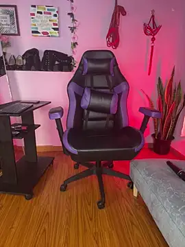 kenia thompsom01 online show from April 2026 11:43:02 PM