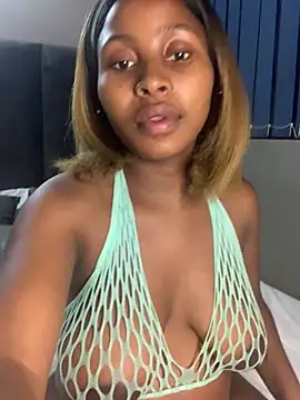 Snapshot of SexyLaylahx chatting on February 2026 10:07:02 PM SexyLaylahx online show from February 2026 10:07:02 PM