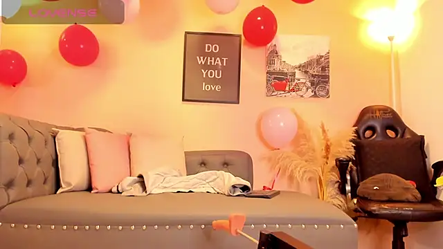 Snapshot of victoriazans chatting on February 2026 04:11:02 AM victoriazans online show from February 2026 04:11:02 AM