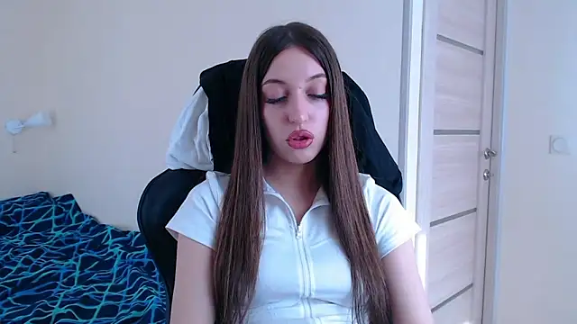 CutieWorm online show from February 2026 11:11:01 AM