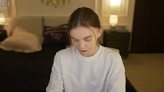 Snapshot of Zlata_Sky chatting on October 2025 03:46:02 PM Zlata Sky online show from October 2025 03:46:02 PM