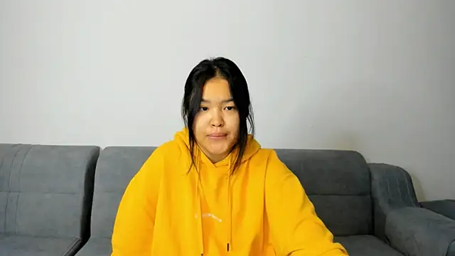 luna yum online show from February 2026 07:11:01 PM