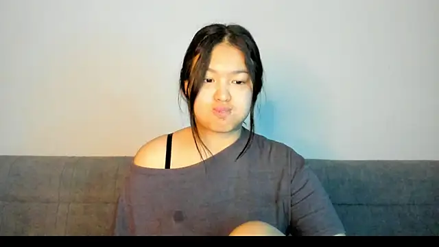 luna yum online show from February 2026 09:37:02 PM