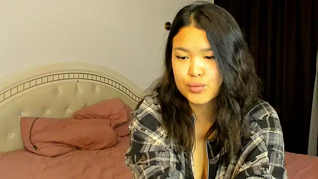 luna yum online show from February 2026 07:25:01 PM