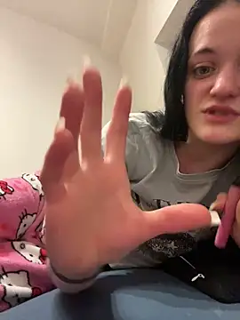 Snapshot of LeonieClaire chatting on February 2026 10:41:02 PM LeonieClaire online show from February 2026 10:41:02 PM