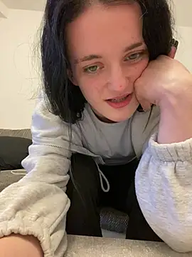 Snapshot of LeonieClaire chatting on February 2026 04:26:01 PM LeonieClaire online show from February 2026 04:26:01 PM