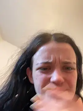 Snapshot of LeonieClaire chatting on March 2026 11:39:02 AM LeonieClaire online show from March 2026 11:39:02 AM