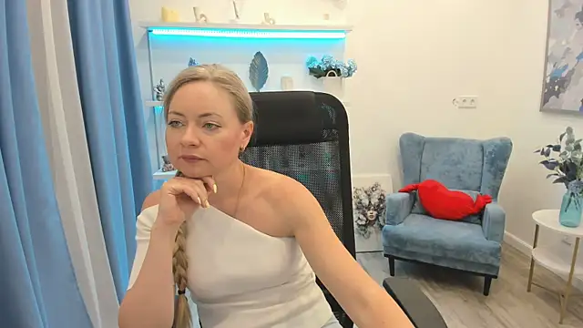 CharlotteKerti online show from May 2026 12:01:02 PM