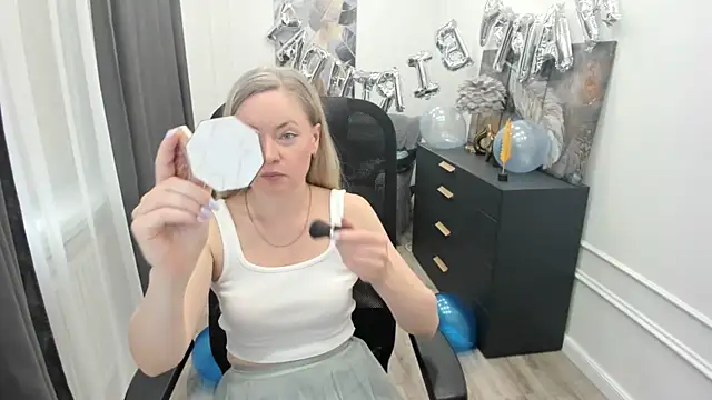 CharlotteKerti online show from May 2026 11:40:01 AM
