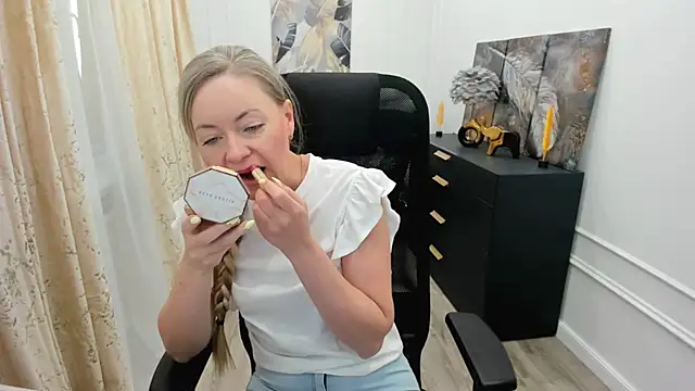 CharlotteKerti online show from May 2026 11:27:01 AM