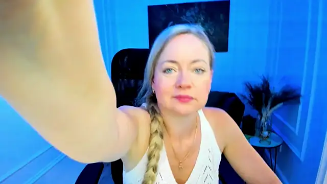 Snapshot of CharlotteKerti chatting on July 2026 11:43:01 AM CharlotteKerti online show from July 2026 11:43:01 AM
