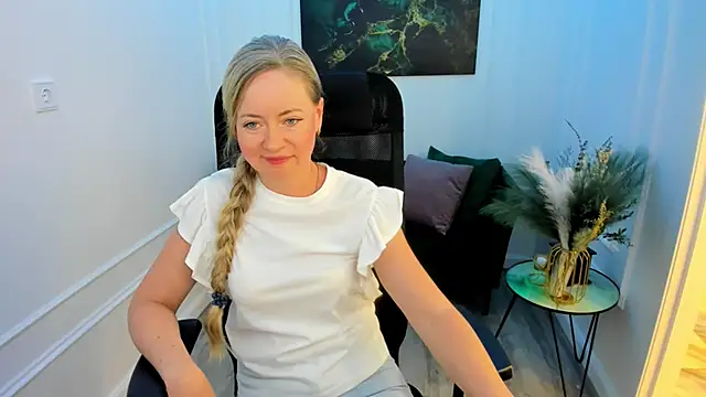 CharlotteKerti online show from May 2026 05:44:02 PM
