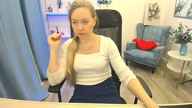 CharlotteKerti online show from April 2026 11:37:02 AM