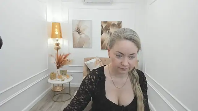 CharlotteKerti online show from April 2026 11:24:01 AM