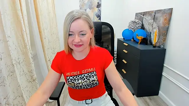 CharlotteKerti online show from May 2026 06:09:01 PM
