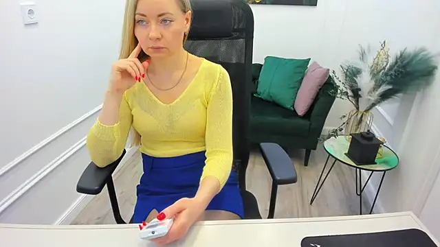 CharlotteKerti online show from April 2026 11:39:01 AM
