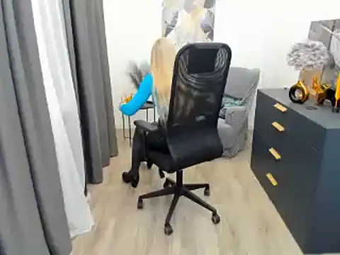 CharlotteKerti online show from March 2026 01:01:01 PM