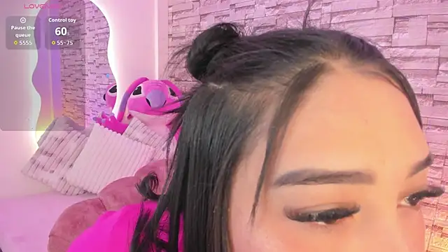 Elarossie online show from April 2026 09:55:01 PM