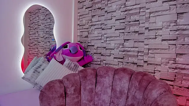 Elarossie online show from February 2026 04:00:02 AM