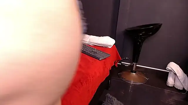 Lia tomson online show from March 2026 04:02:01 PM