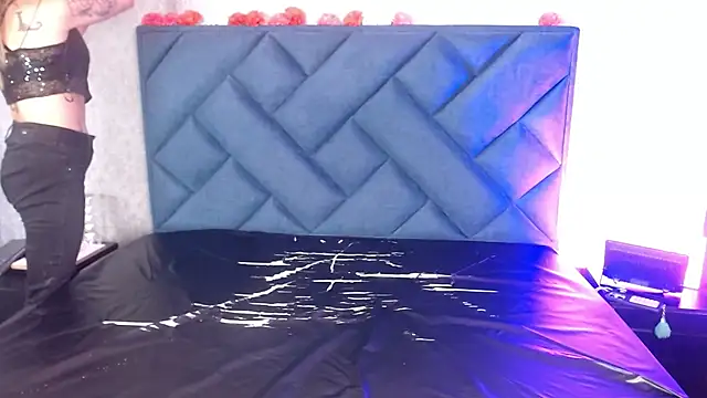 Lia tomson online show from February 2026 07:05:01 PM