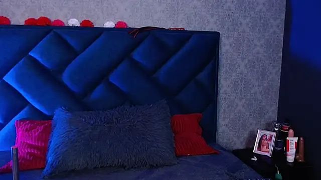 Lia tomson online show from March 2026 07:30:03 PM