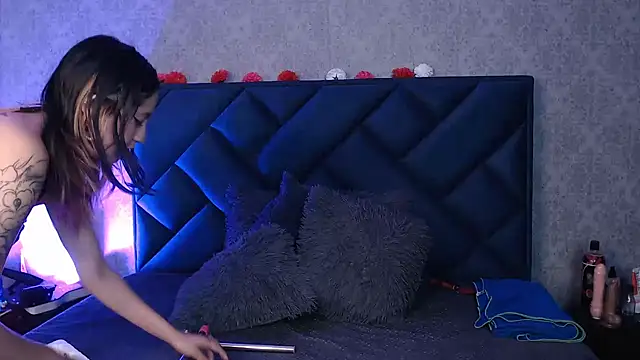 Lia tomson online show from April 2026 06:59:02 PM