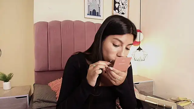 Ateneaaa  online show from April 2026 07:40:02 PM