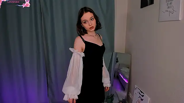 Snapshot of LillianPerry chatting on February 2026 08:19:02 PM LillianPerry online show from February 2026 08:19:02 PM