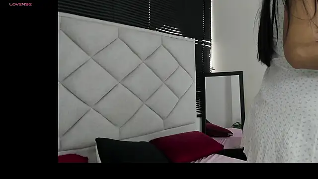 Layla Charlotte online show from March 2026 07:45:02 PM