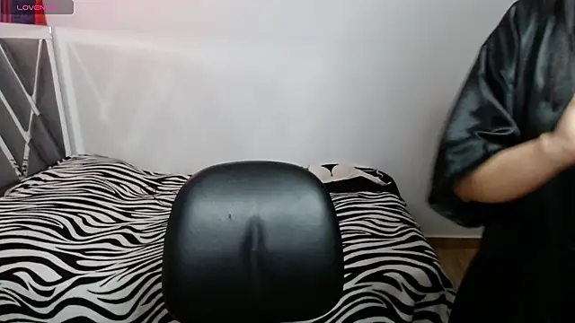 paula lopez   online show from April 2026 06:55:02 PM