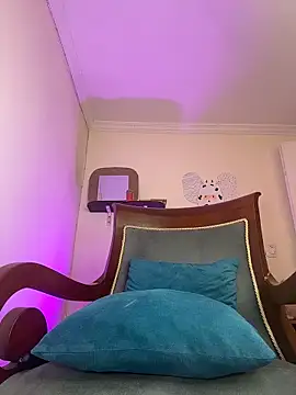 LilaRvsh online show from April 2026 05:17:02 PM